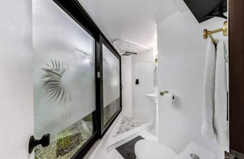 Colee Hammock Apartment | Las Olas Hammocks Unit 3 By Pmi