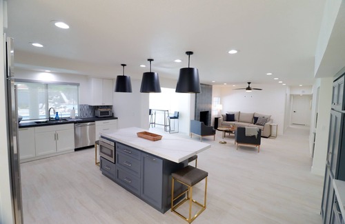 Rancho Oakey House | Las Vegas Large Home 6bed/5bath w/Pickeball/Pool/Golf/Basketball/VolleyBall !