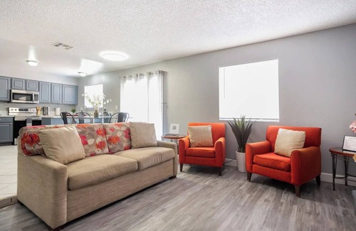 Whitney House | Las Vegas Retreat · Modern 3BR Oasis · 10 Min to Strip · Pet-Friendly & Licensed