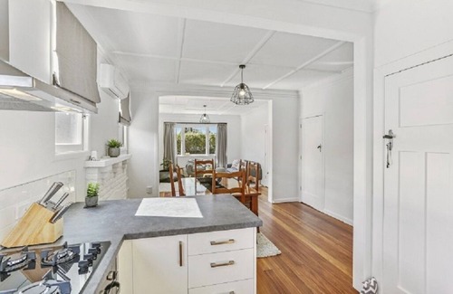 Gisborne House | Last Minute Deals - Gisborne Central Location