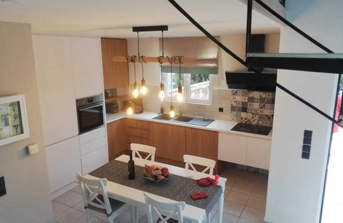 Erfoi House | LAST MINUTE MAY Charming House with 1000 m2 garden, private pool and excellent view