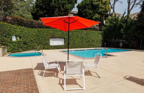 Solana Beach House | Last Minute Special - Steps to Beach Access + Pool