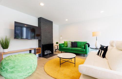 Solana Beach House | Last Minute Special - Steps to Beach Access + Pool