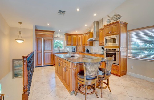 Marathon House | LAST MINUTE SUMMER DEALS, PRIVATE OASIS! Vacation Home with a place for Everyone