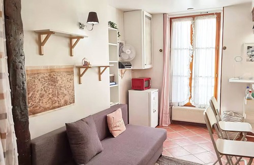 5th Arrondissement Apartment | Latin Quarter Stay for 4 near Panthéon/Near Metro/Paris Centre