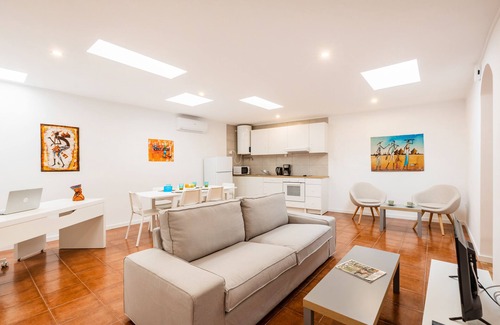 Madalena Apartment | LAUGH OFTEN ☀ Beach Guest Home with Pool