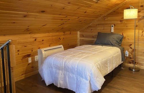 Battle Creek Cabin | Laurabelle Lake House - Lakefront & Dog Friendly