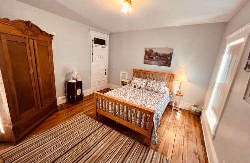 Davis Bed & Breakfast | Laurel River Club Bed & Breakfast or LRCBNB