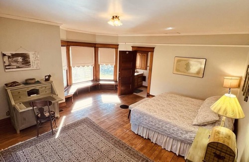 Davis Bed & Breakfast | Laurel River Club Bed & Breakfast