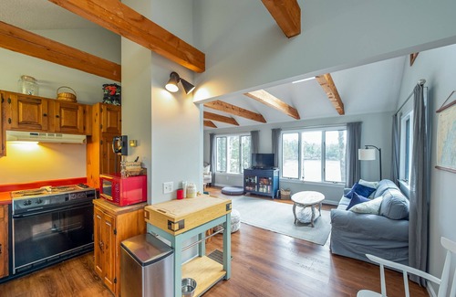 Sebascodegan Island Cottage | Laurel Shore Cottage with Seasonal Private Tidal Dock, Pet friendly.