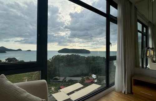 Pantai Tengah Apartment | Lavanya Sea View Apartment with Resort Access