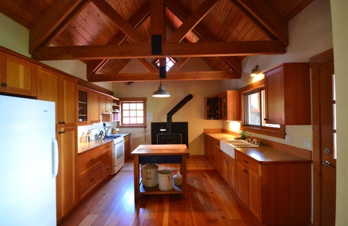 Salmon Arm Cabin | Lavender Cabin + Ski + Sauna + Group friendly in the Larch Hills + Salmon Arm