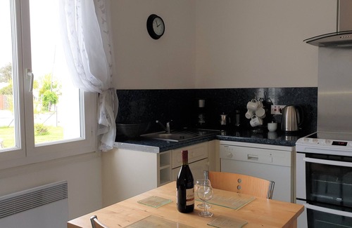 Etaules House | Lavender Cottage is a one bedroom gîte with private terrace and garden