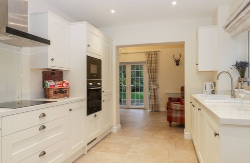 Kilnwick Cottage | LAVENDER COTTAGE, pet friendly, with open fire in Market Weighton