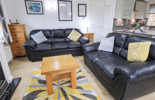 Troutbeck Cottage | LAVENDER LODGE, pet friendly, with a garden in Windermere
