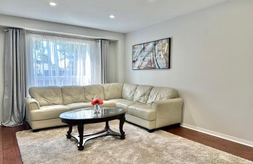 Alcona House | Lavish 4BR House Near Simcoe Lake & FH Resort