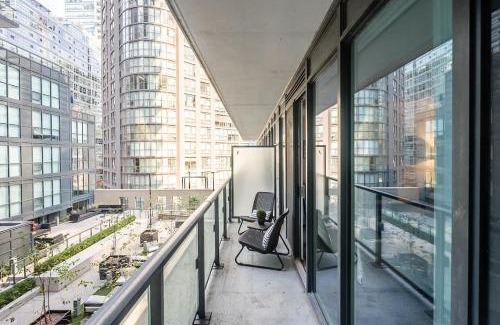 Bay Cloverhill House | Lavish Condo in the Heart of Downtown Toronto