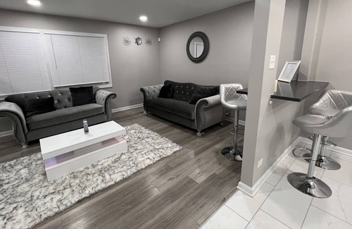 Park Forest House | Lavish Estate : this home is fully renovated