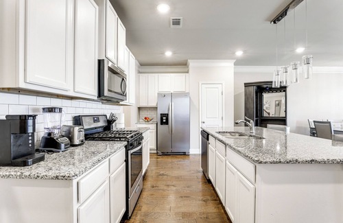 Lawrenceville House | Lawrenceville Townhome w/Community Pool Access!