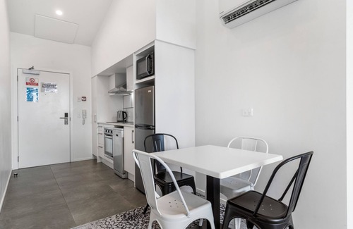 Avondale Cottage | Layard Apartments 531 - West Auckland Apartment