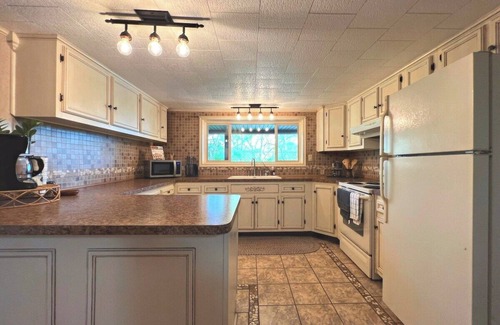 Lewistown House | Lazy Bass Lodge | Riverfront & Porch Views + Boat Launch