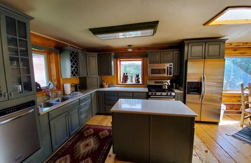 Summit County Cabin | Lazy Bear Hideaway -Your Spacious Mountain Retreat! Sleeps 30