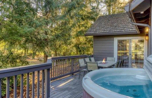Welches House | Lazy Bear Lodge · Spacious 6BR Lodge with Chef's Kitchen, Hot Tub, Golf Views and more