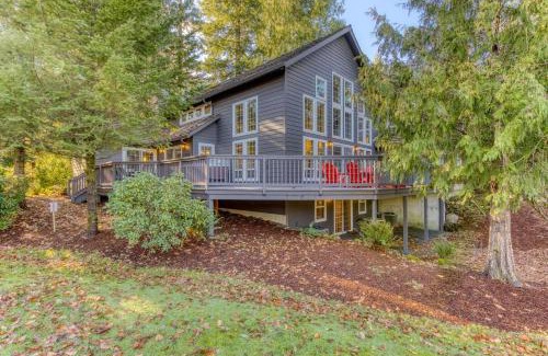 Welches House | Lazy Bear Lodge · Spacious 6BR Lodge with Chef's Kitchen, Hot Tub, Golf Views and more