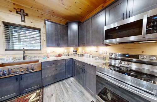 Walland Cabin | Lazy Bear Lodge 5 Bedroom Cabin by RedAwning