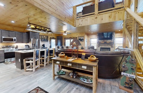 Walland Cabin | Lazy Bear Lodge 5 Bedroom Cabin by RedAwning