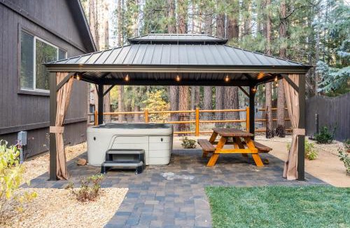 Summit Estates House | Lazy Bear Lodge by AvantStay Pine Tree Paradise w Game Room