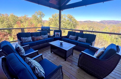 Walland House | Lazy Bear Lodge cabin