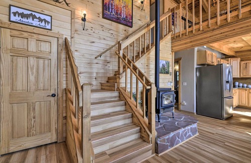 Pagosa Springs Cottage | Lazy Beaver Lodge Pagosa Cabin w/Deck, Fire Pit