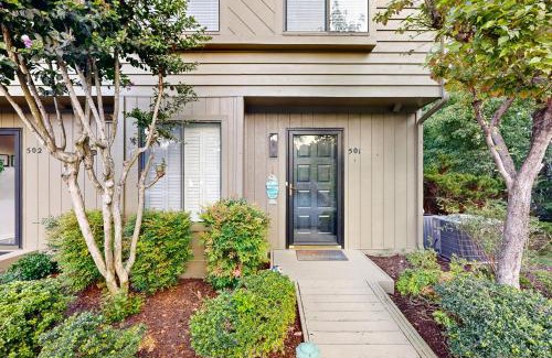 Goodview House | Lazy Daze Lakeside Retreat