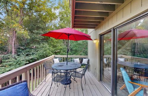 Goodview House | Lazy Daze Lakeside Retreat