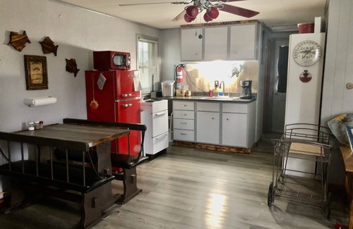Warsaw Cabin | Lazy H Cabin Rental located in a friendly little community