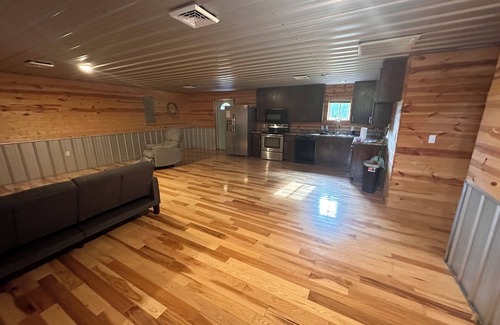 Wallingford House | Lazy Lake Cabin 2! Pet Friendly!