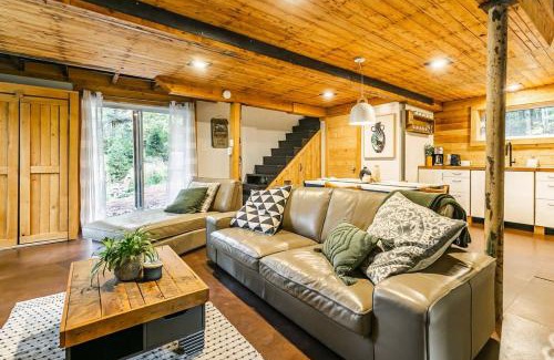 Lac-Brome Ski Chalet | Le 14 Chalets Howard - Spa-Shower-Hammock-Bromont
