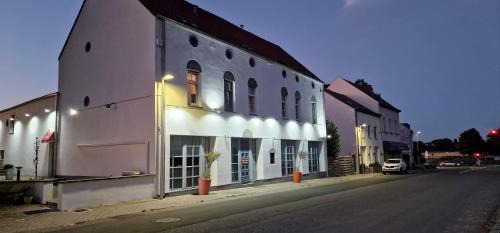 Mont-Saint-Jean Hotel | Le 1815