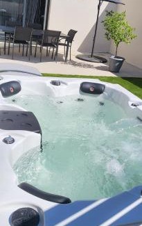 Bouguenais House | Le Béluga II Spa Nantes Bouguenais Aéroport