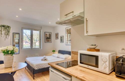 Bussiere - Cadiere Apartment | Le Basalte - Confortable studio avec parking privé