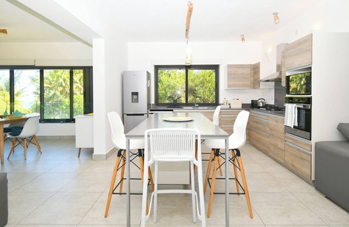 Saint Felix Apartment | Le Bergamote apartment with pool on an infinity beach