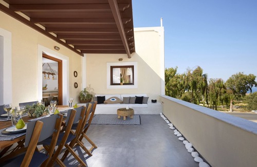 Messaria House | Le Blanc Suite Santorini Luxury and Family Friendly