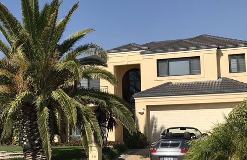 Quinns Rocks House | Le Boulevard - Stroll to the Beach!