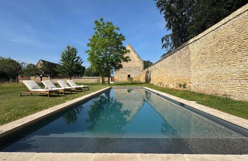 Vendeuvre Villa | Le château de Grisy -13p et sa Ferme -9p, Piscine