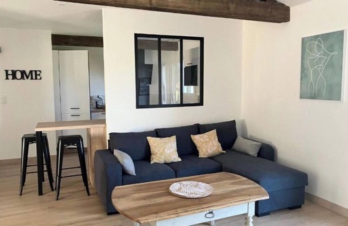 Saint-Sulpice-de-Cognac House | Le Chai des Annereaux, in the heart of the vineyards