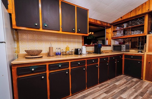 St-Adolphe-d'Howard Ski Chalet | Le Chalet Brun, lakefront with jacuzzi