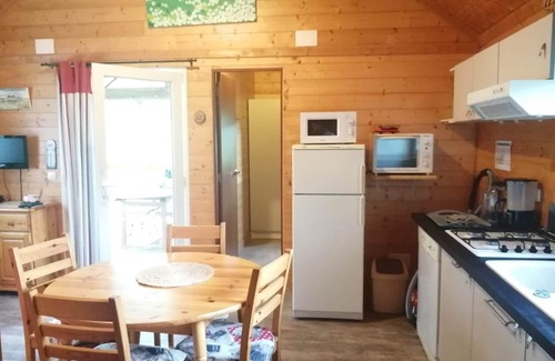 Bassignac Ski Chalet | Le Chalet de Lilie, gîte à la ferme. Cadre calme et verdoyant. Animaux acceptés