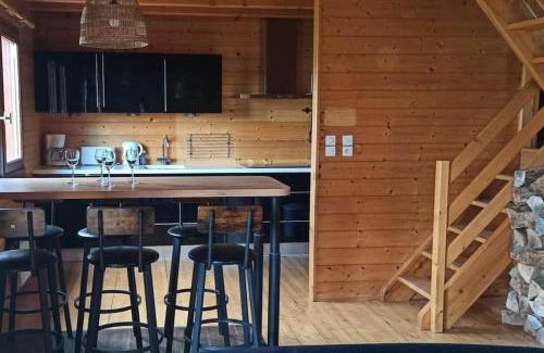 Plantades Ski Chalet | Le Chalet du lac avec spa et piscine privés pour le printemps et l'été et poêle à bois réconfortant en hiver