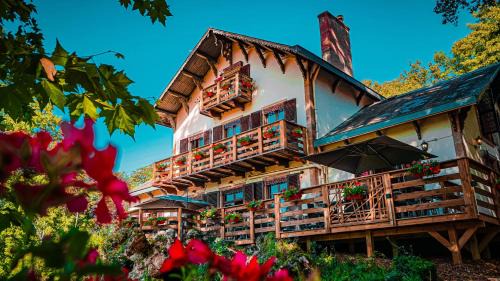 Coulandon Hotel | Le Chalet Montégut